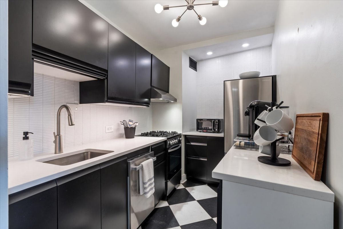 1150 N Lake Shore Drive Unit: 14K
