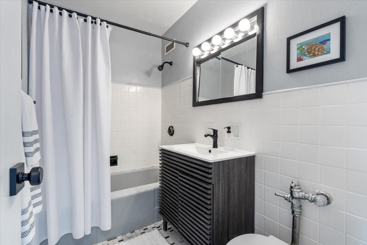 1150 N Lake Shore Drive Unit: 14K