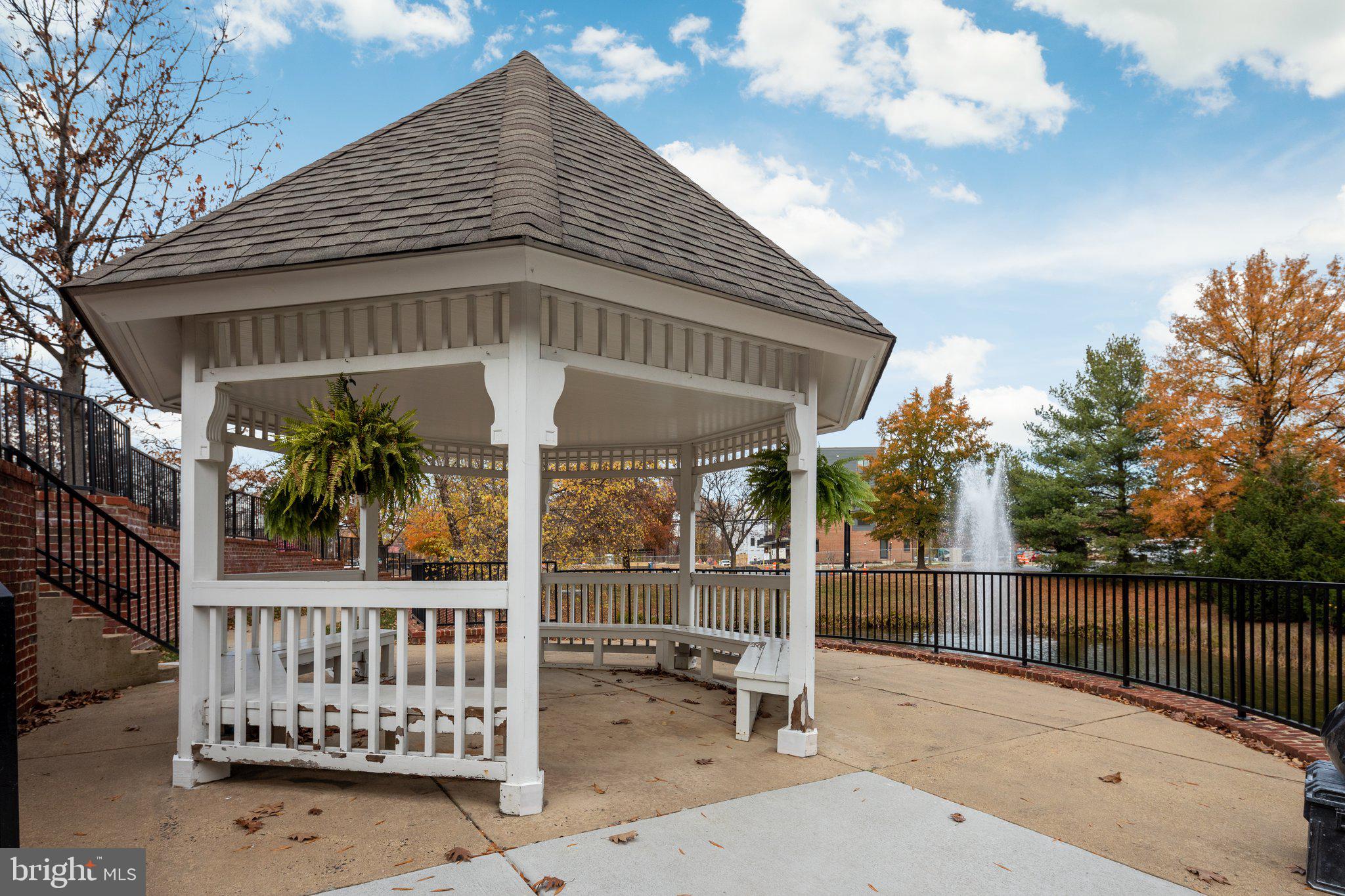 4850 Eisenhower Ave #221
