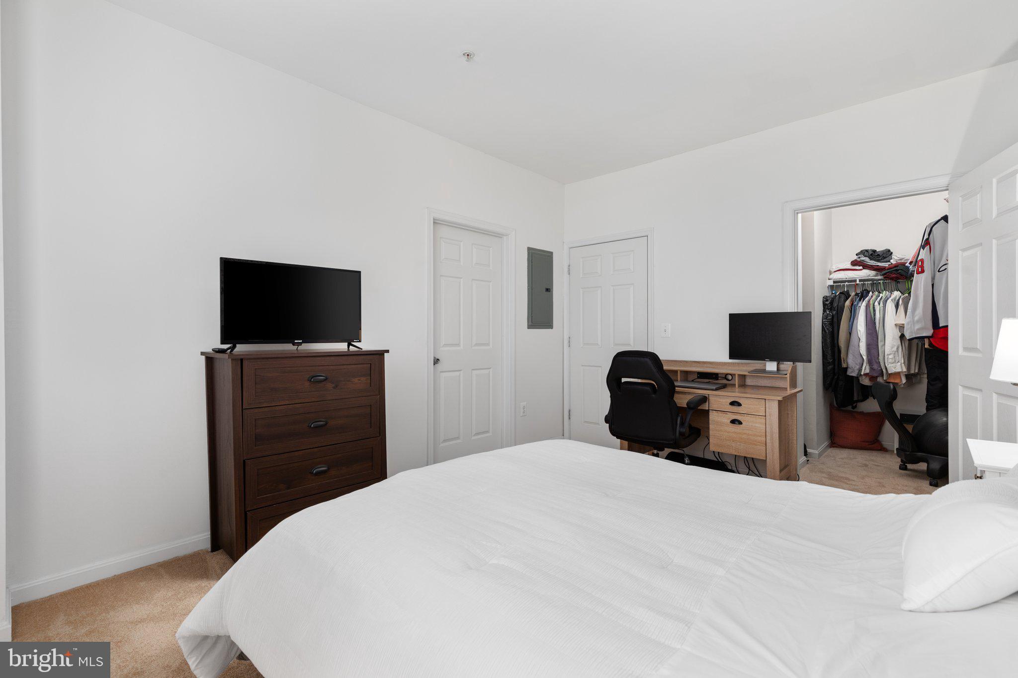 4850 Eisenhower Ave #221