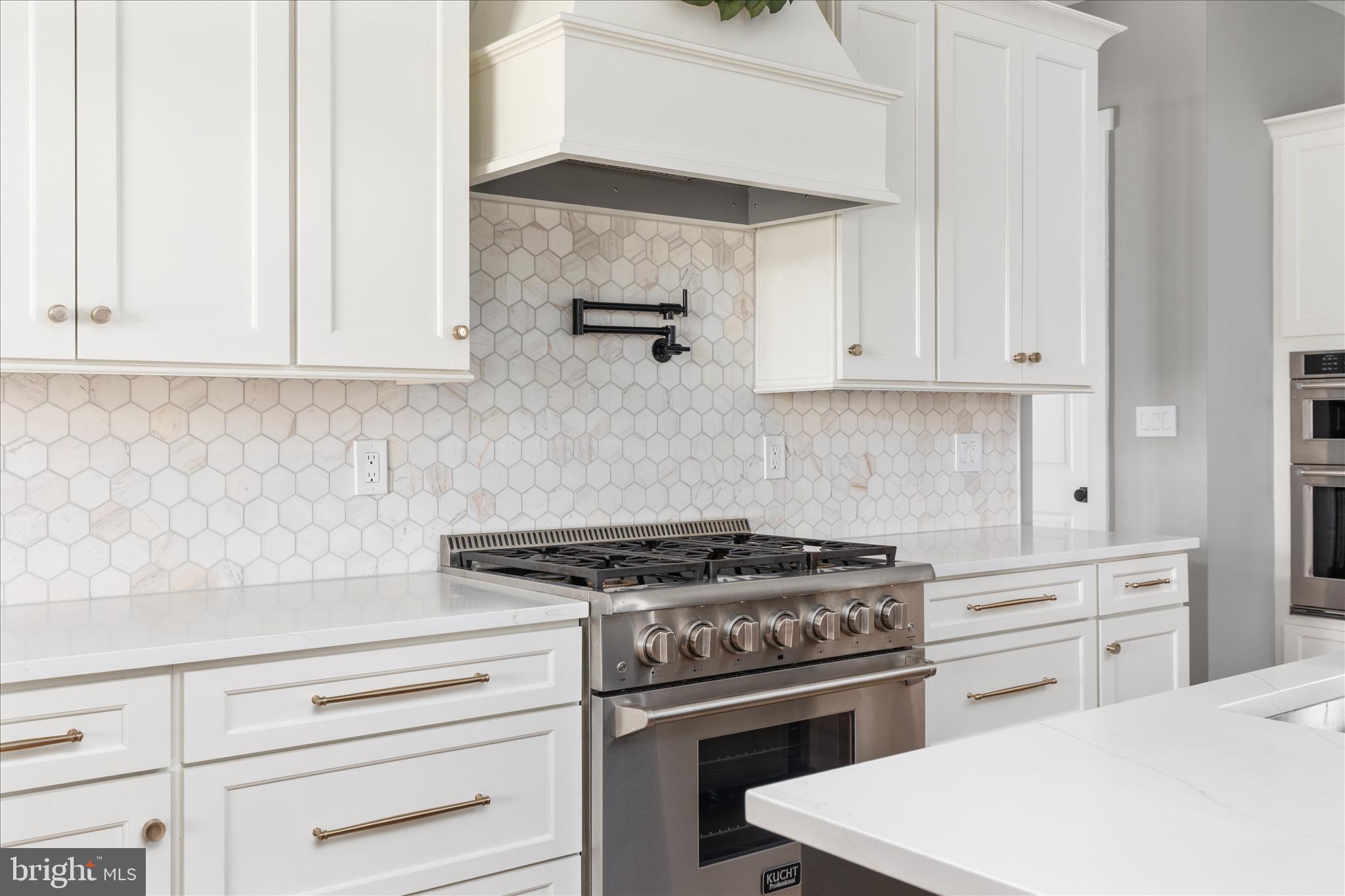 8189 SUMMERFIELD HILLS DRIVE