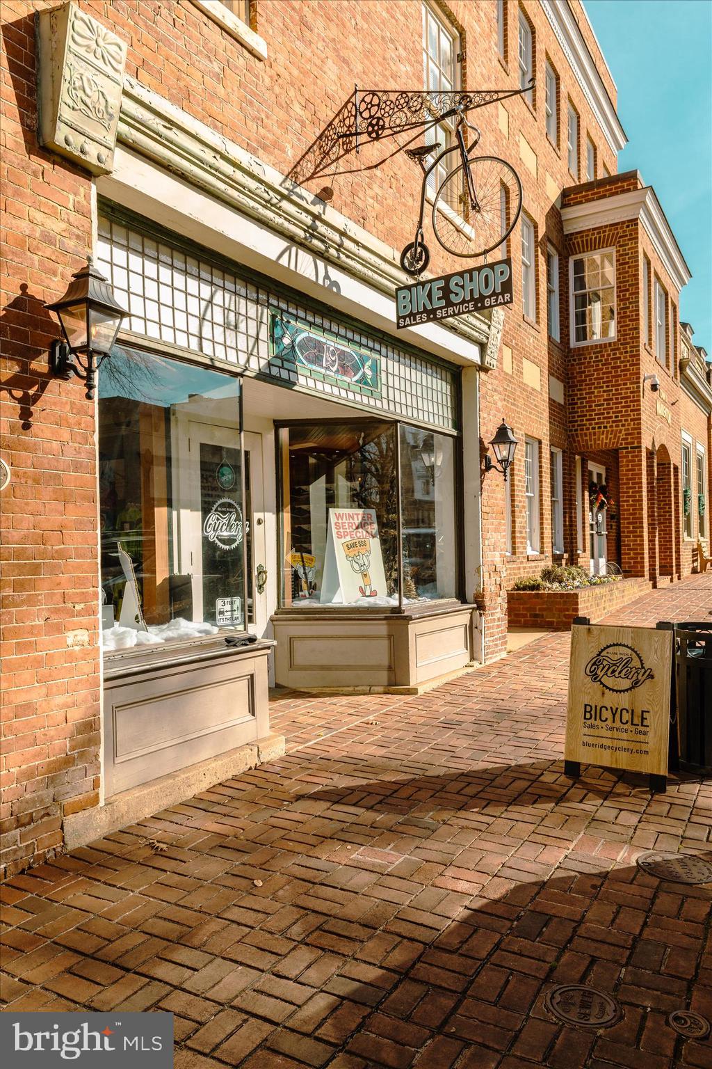 8189 SUMMERFIELD HILLS DRIVE