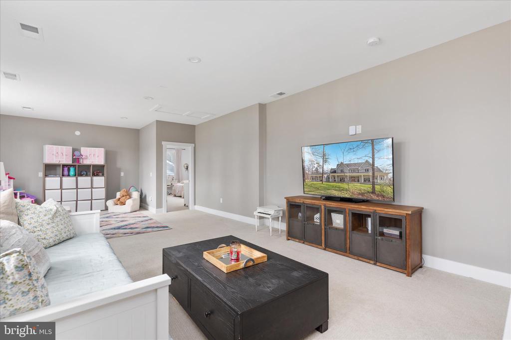 8189 SUMMERFIELD HILLS DRIVE