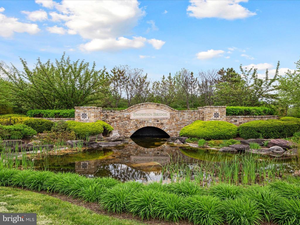 205 Parkland Dr