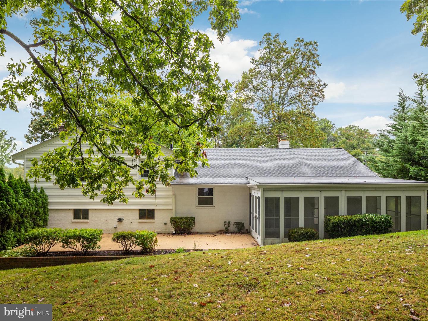 5313 Landgrave Ln