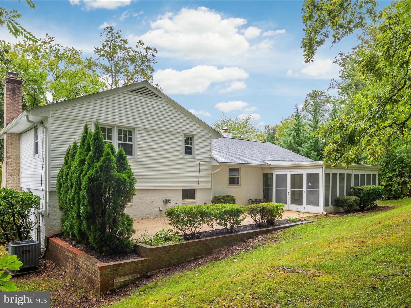 5313 Landgrave Ln