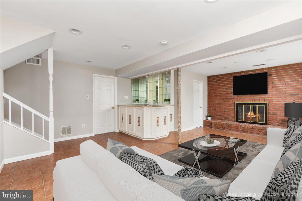 5313 Landgrave Ln