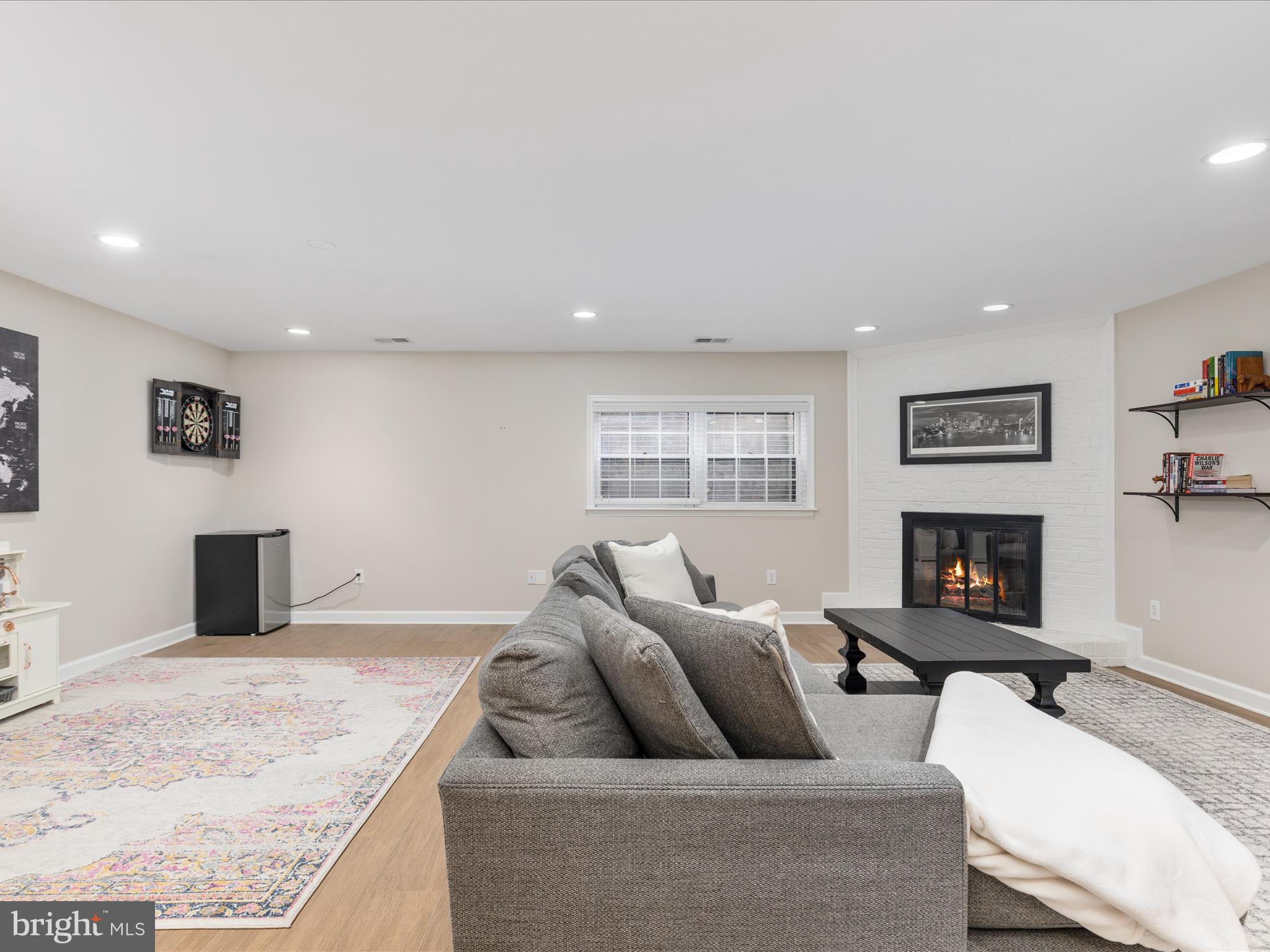6311 Chaucer Ln