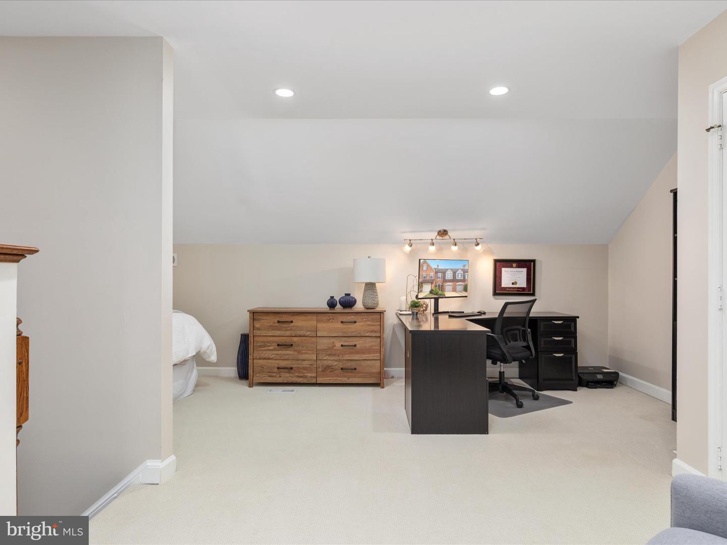 6311 Chaucer Ln