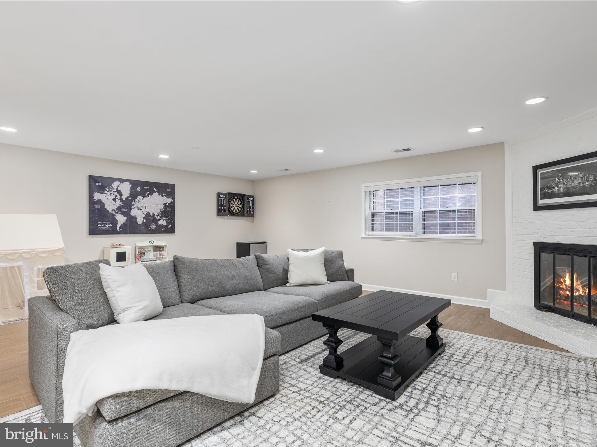 6311 Chaucer Ln