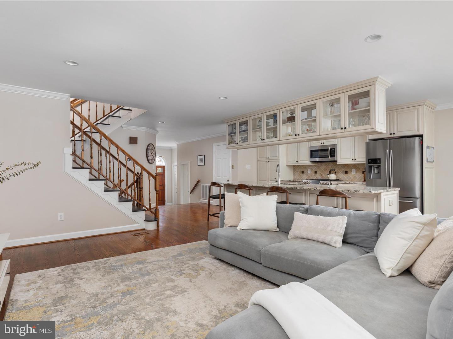 6311 Chaucer Ln