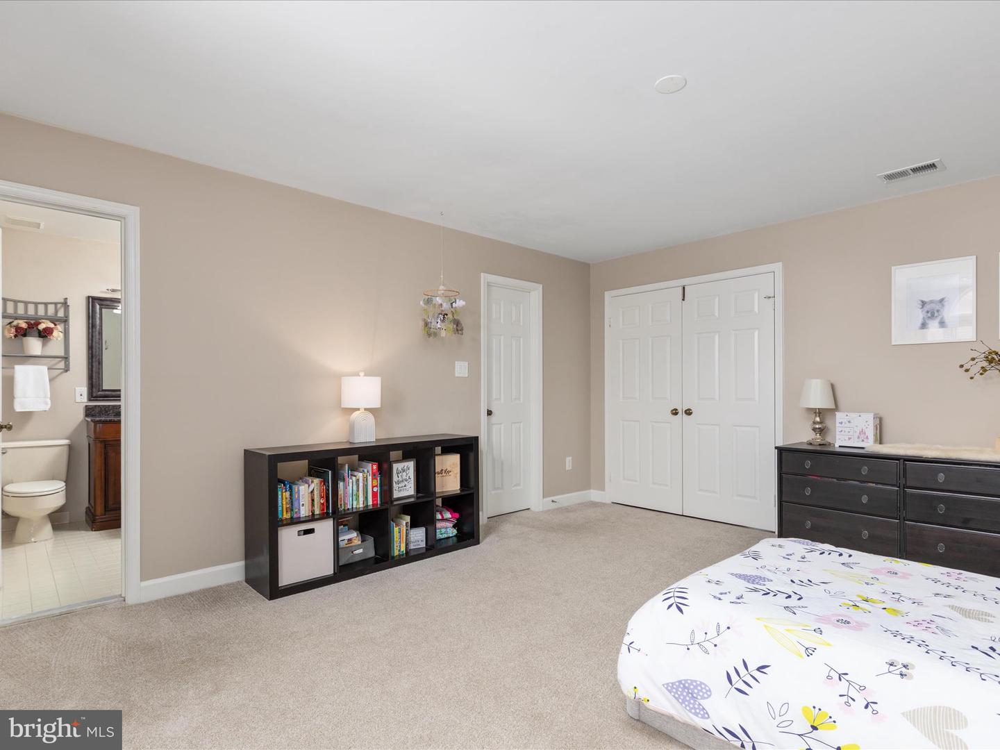 6311 Chaucer Ln