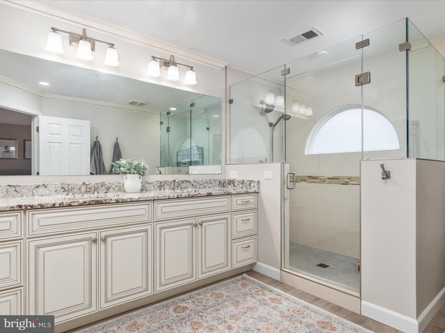 6311 Chaucer Ln