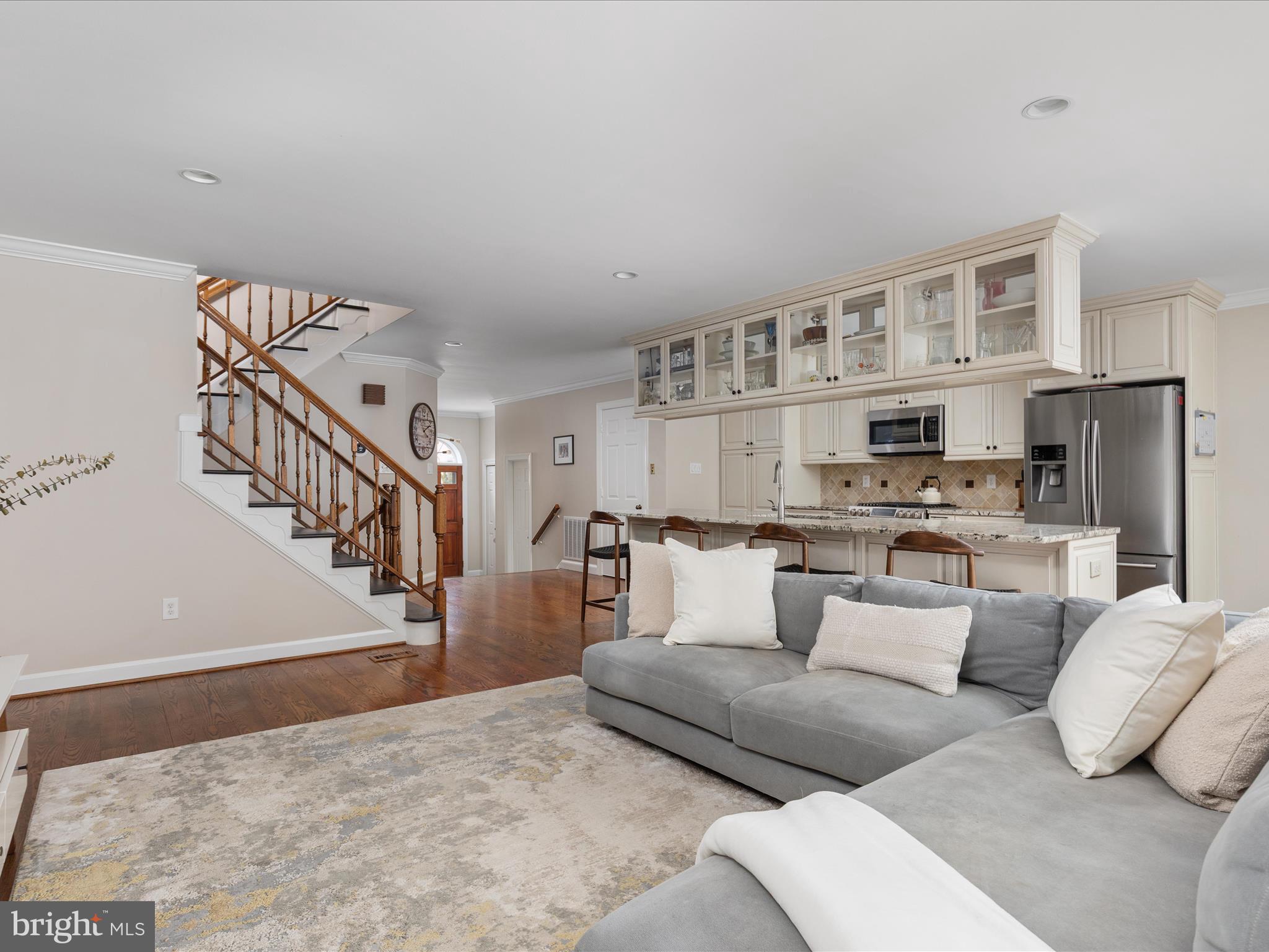 6311 Chaucer Ln