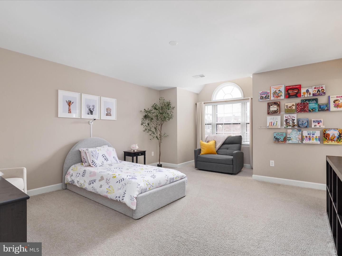 6311 Chaucer Ln