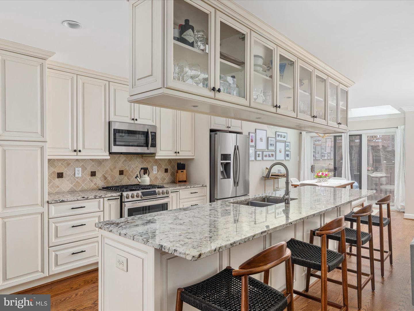 6311 Chaucer Ln