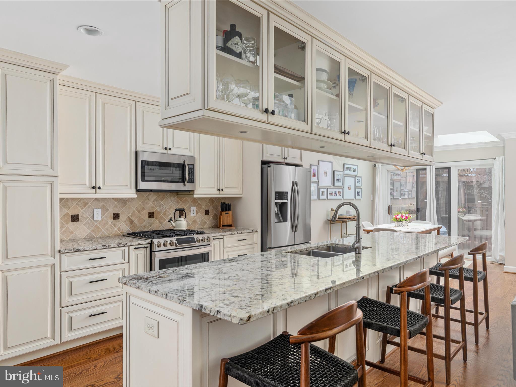 6311 Chaucer Ln