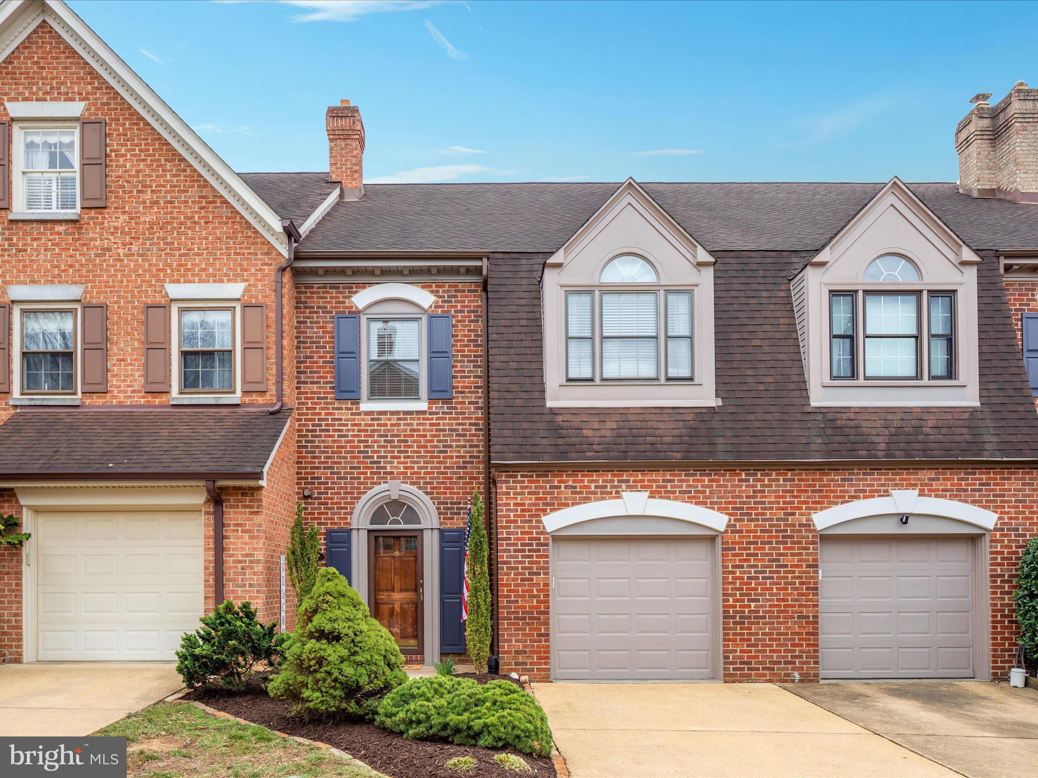 6311 Chaucer Ln