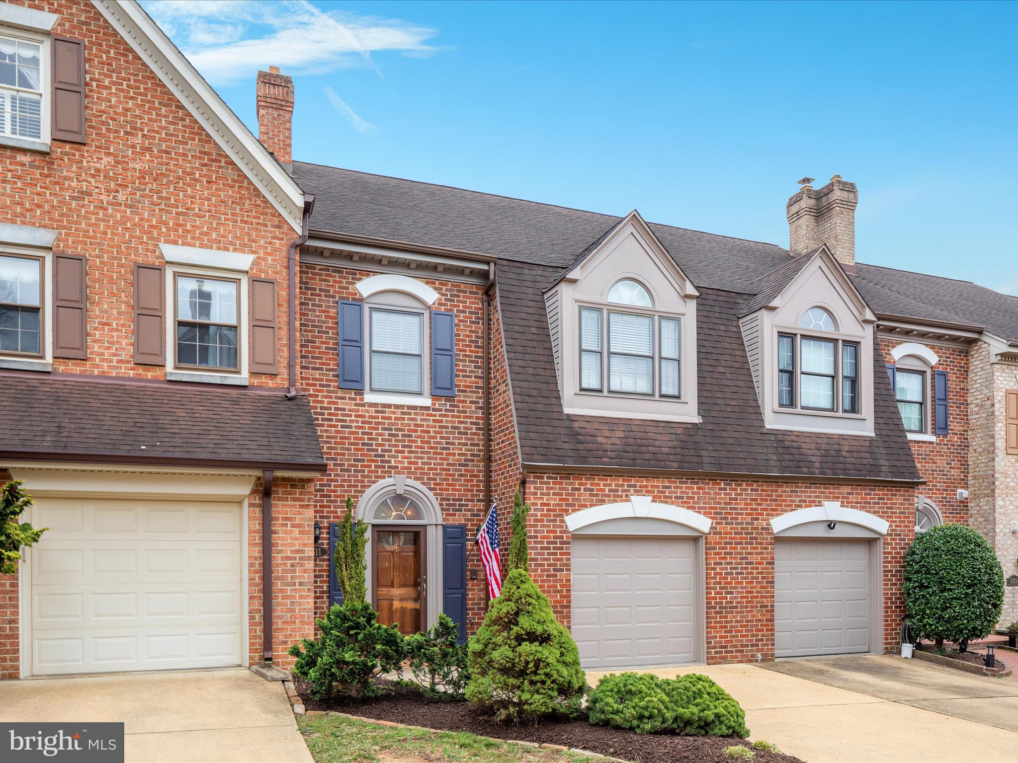 6311 Chaucer Ln