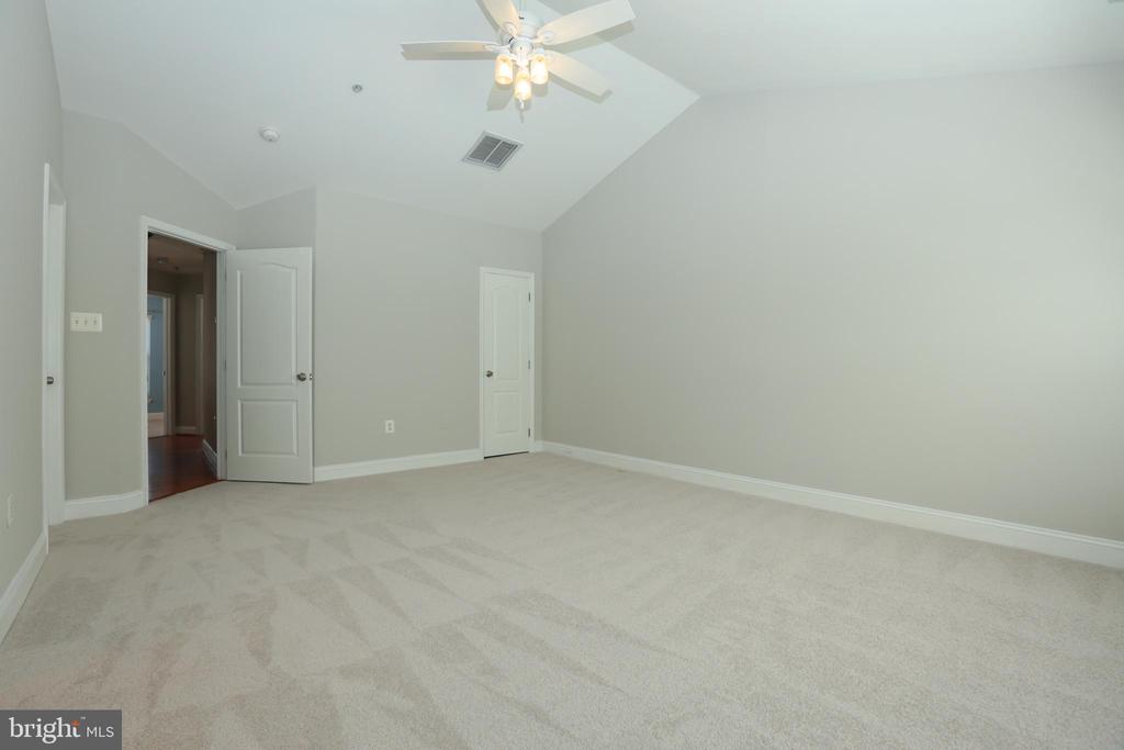 2066 Capstone Cir