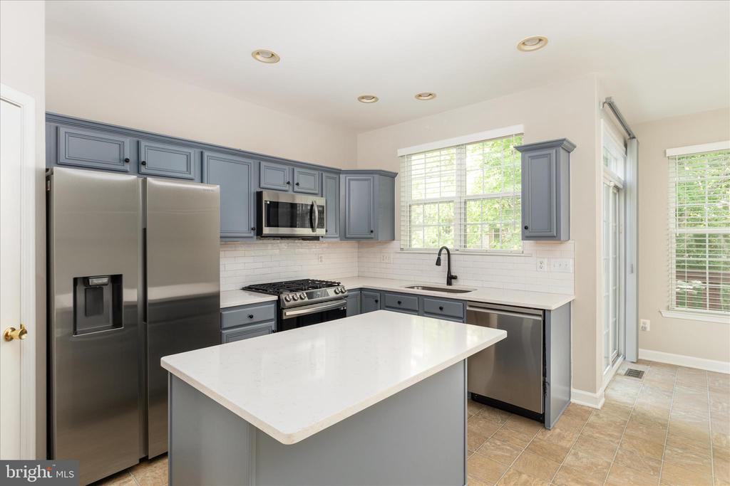 7579 GREAT SWAN COURT