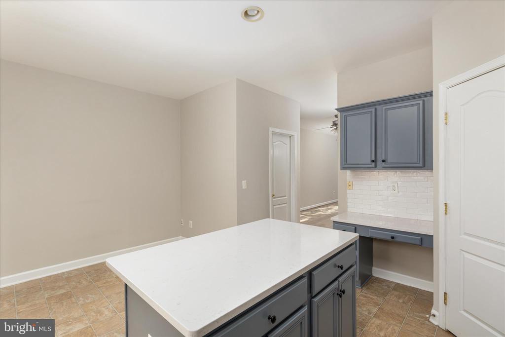7579 GREAT SWAN COURT