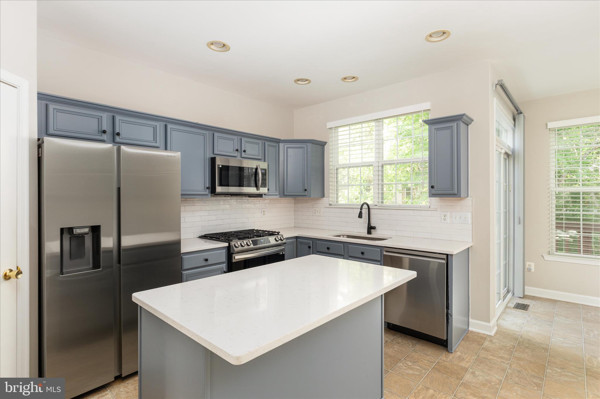 7579 GREAT SWAN COURT