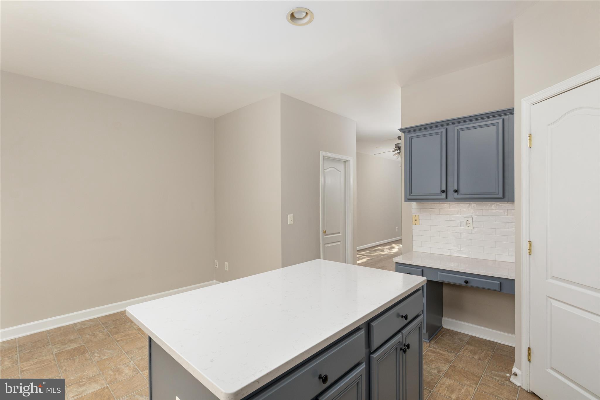 7579 GREAT SWAN COURT