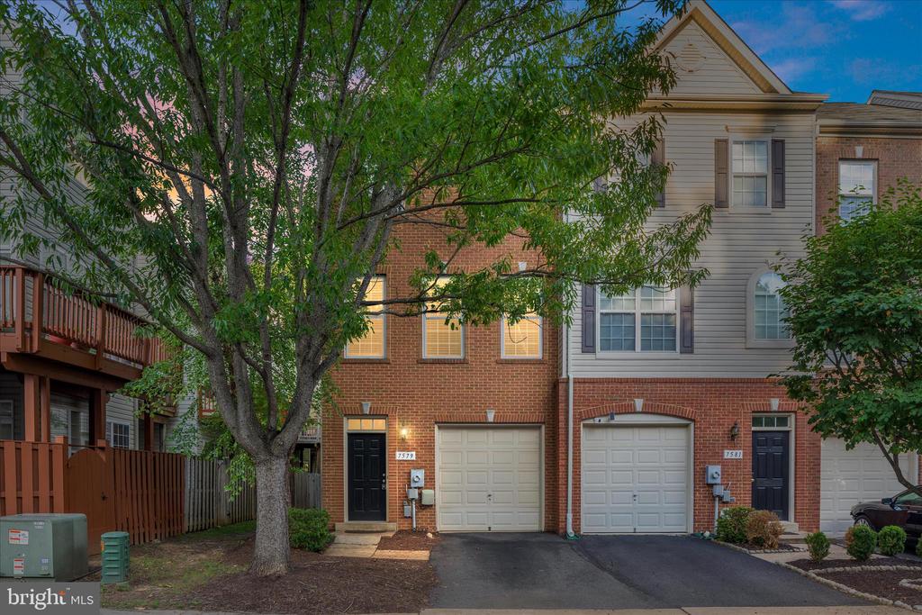 7579 GREAT SWAN COURT