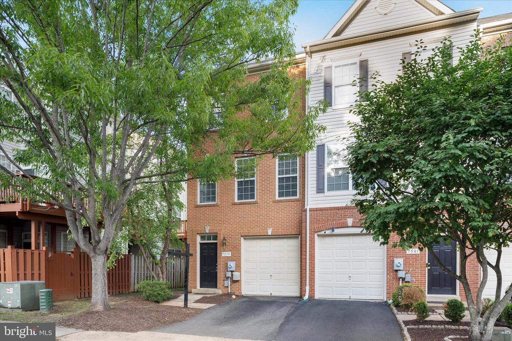 7579 GREAT SWAN COURT