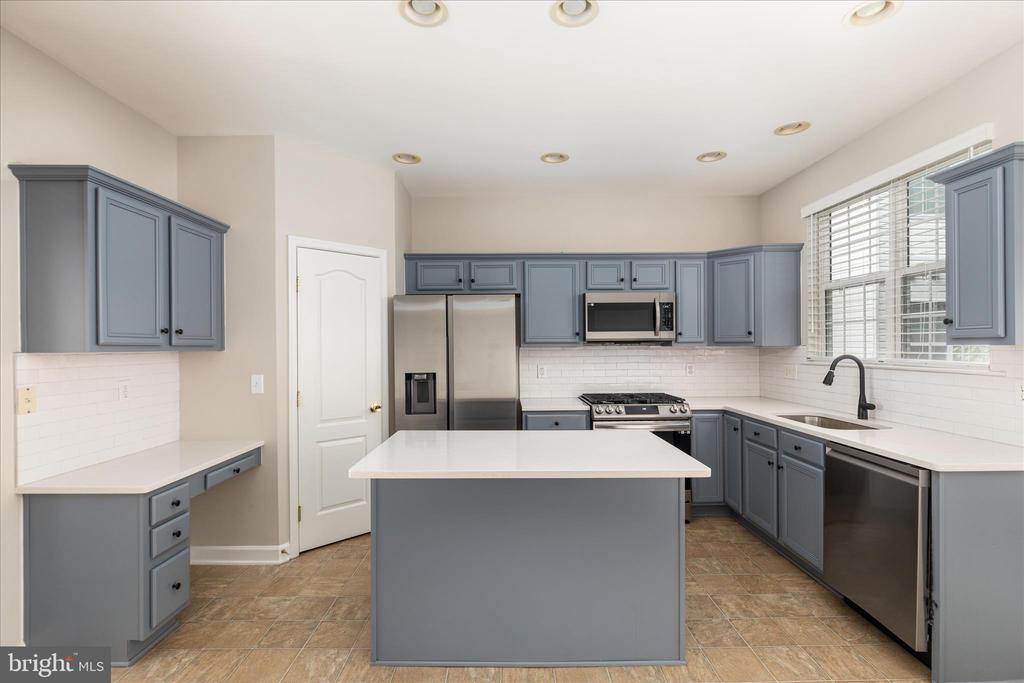 7579 GREAT SWAN COURT