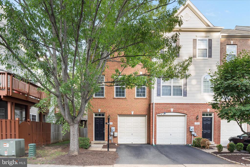 7579 GREAT SWAN COURT
