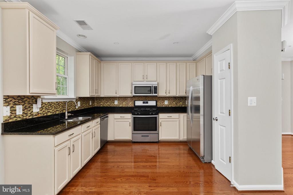 7582 GREAT SWAN COURT