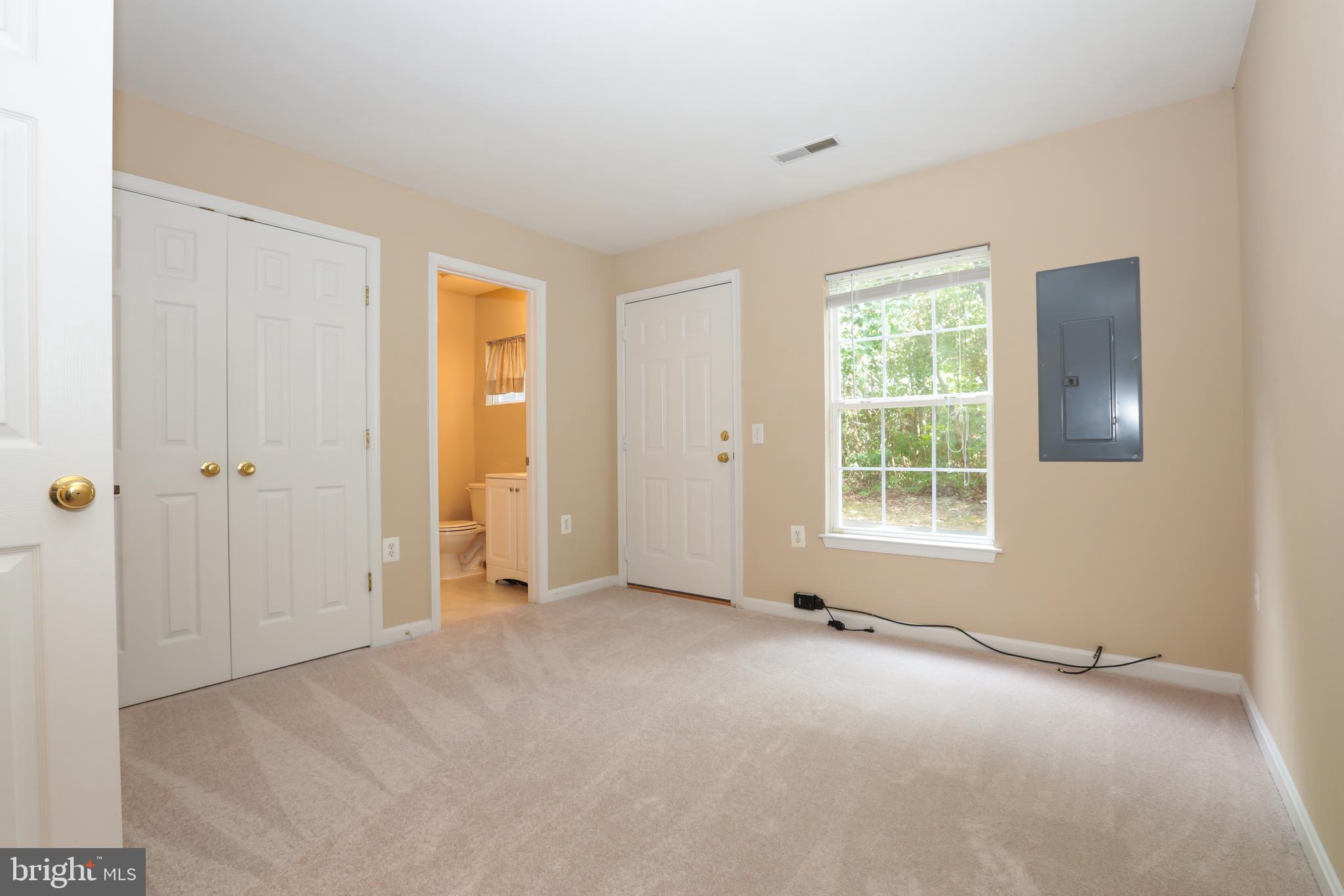 23098 Fontwell Sq