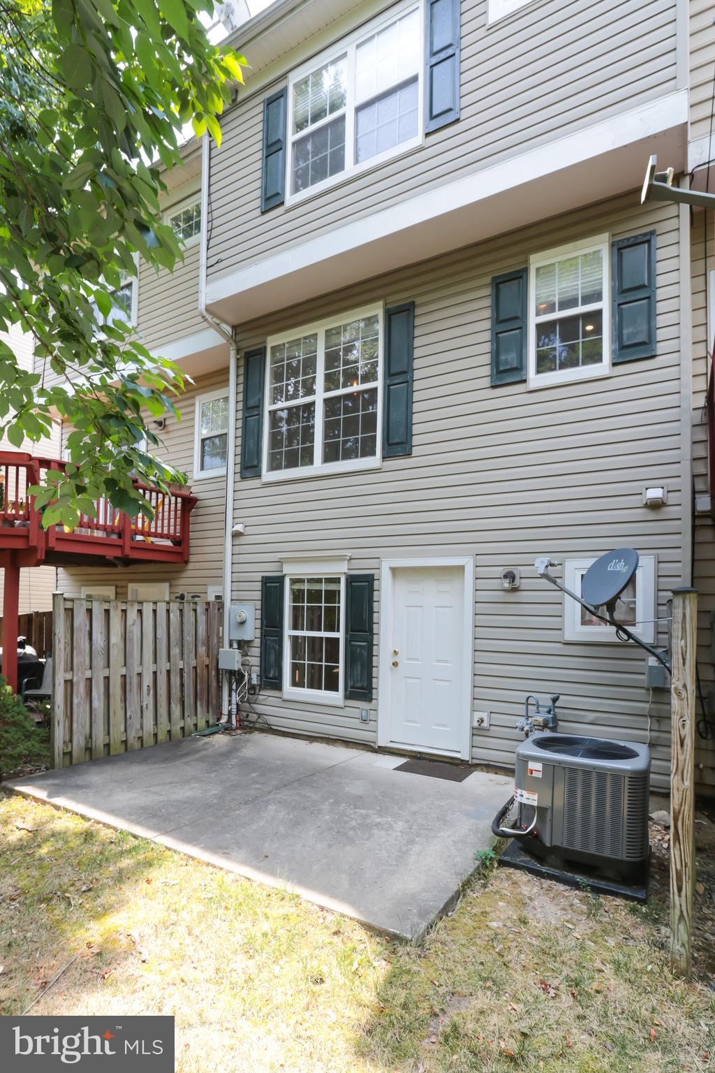 23098 Fontwell Sq