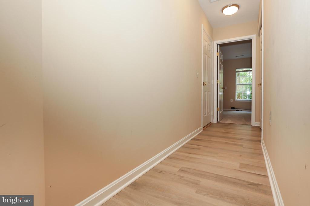 23098 Fontwell Sq