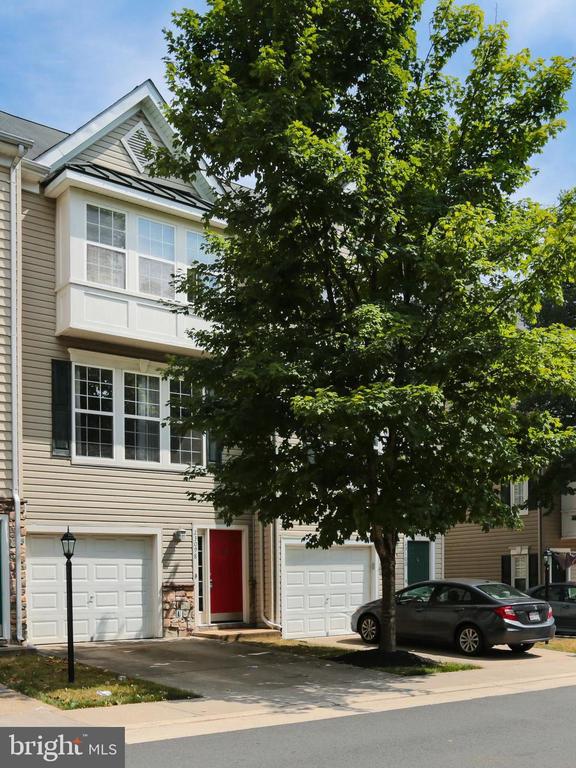 23098 Fontwell Sq