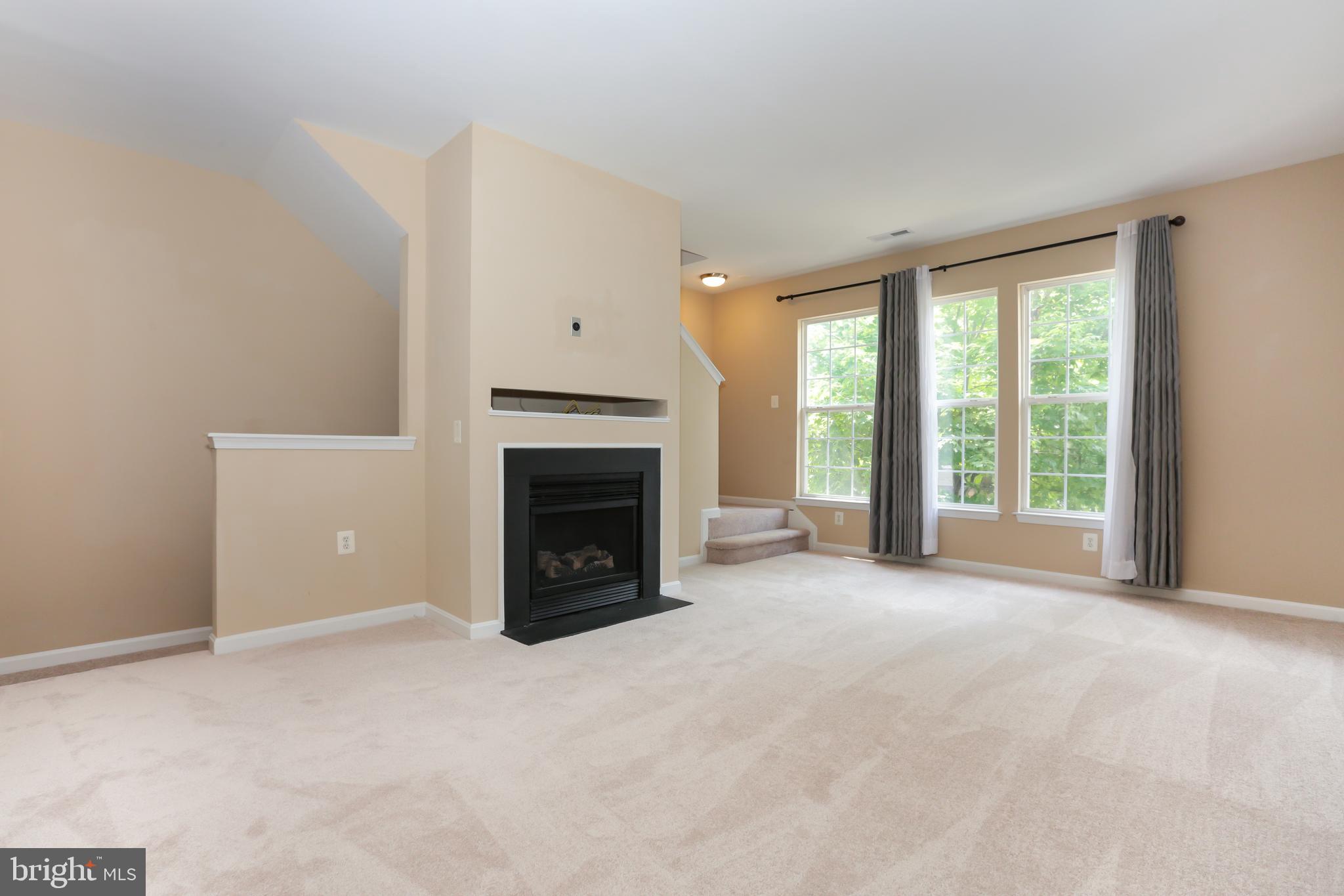 23098 Fontwell Sq