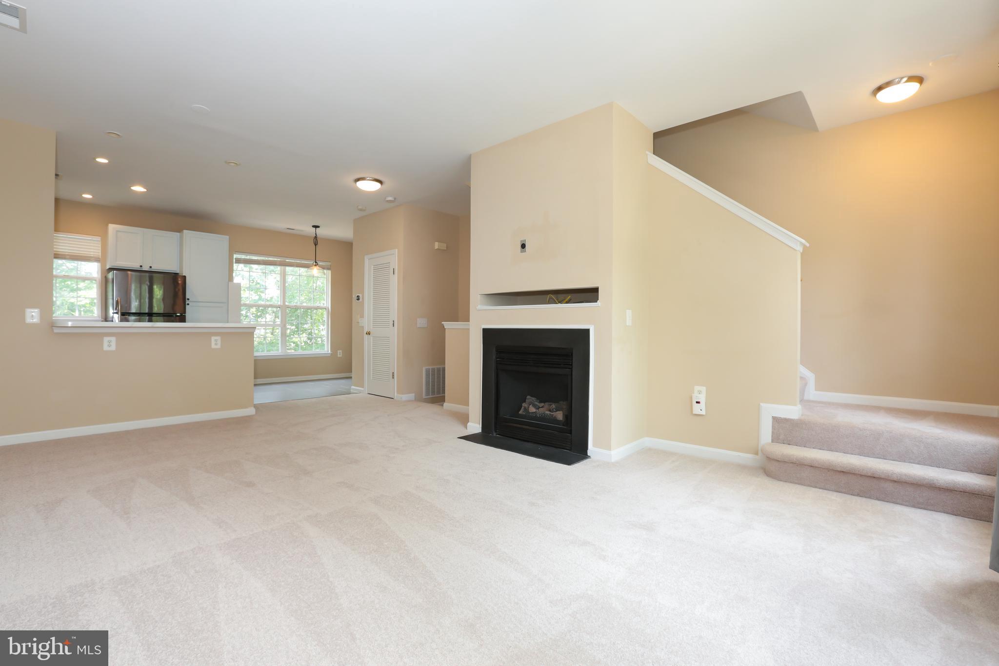 23098 Fontwell Sq
