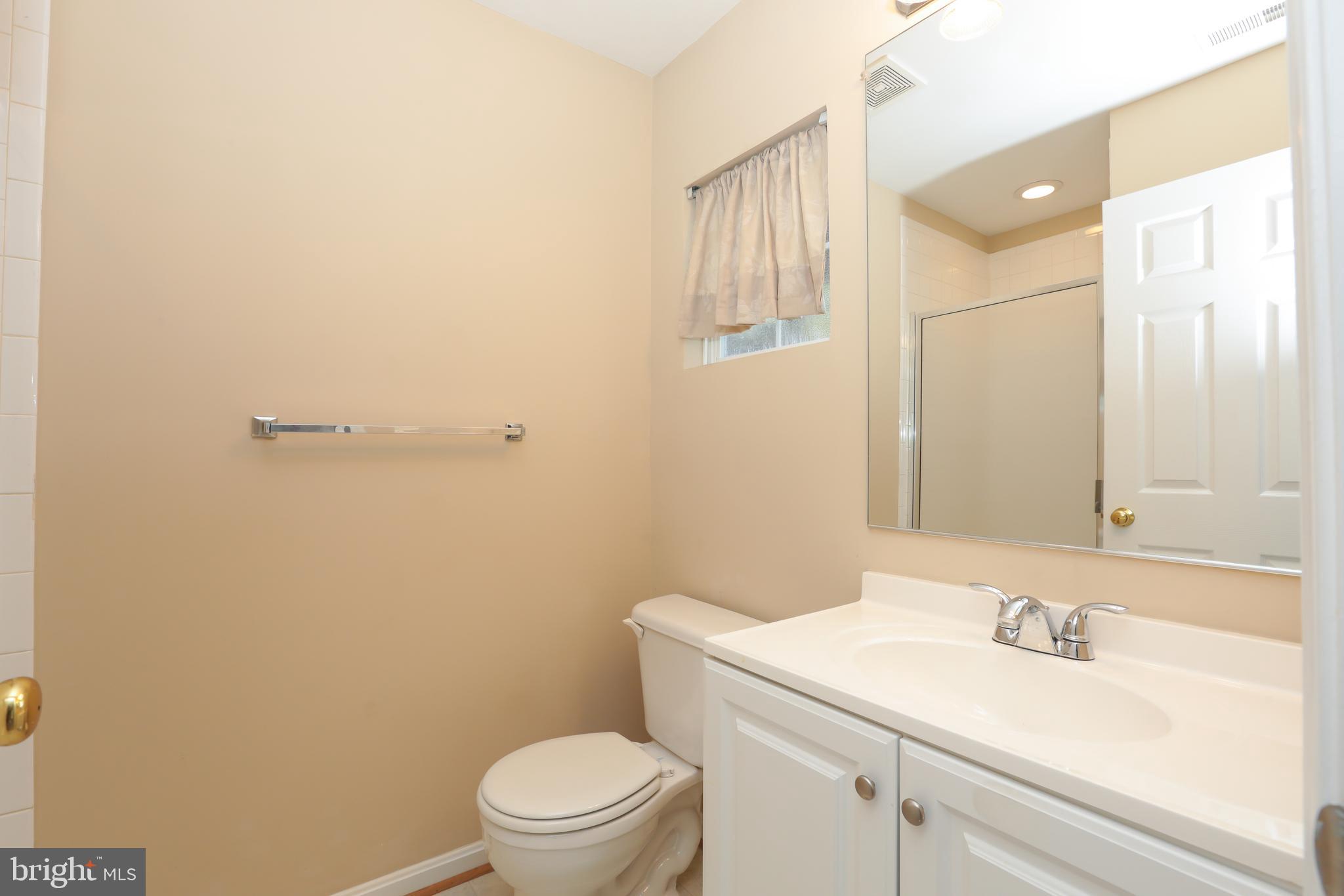 23098 Fontwell Sq