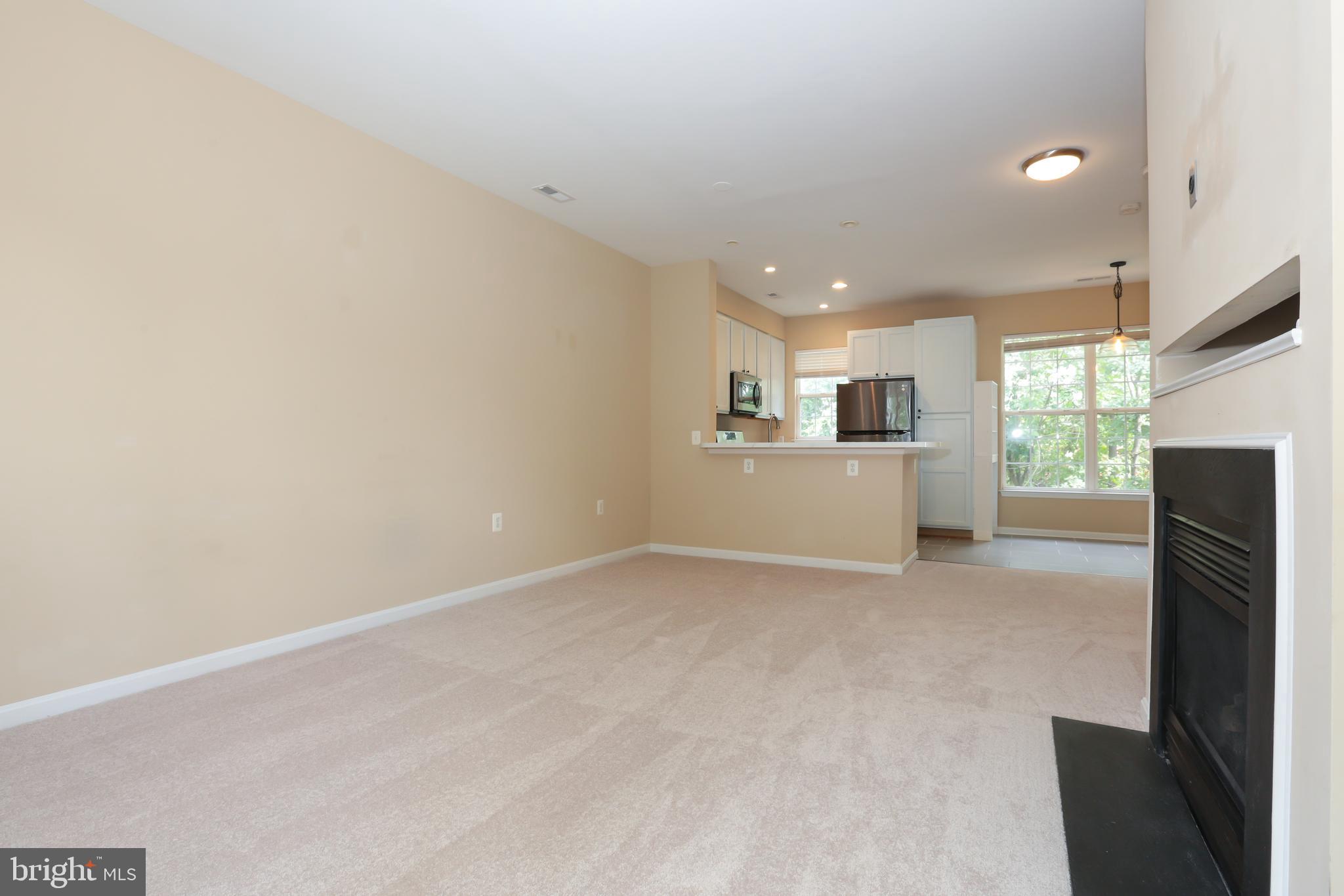 23098 Fontwell Sq