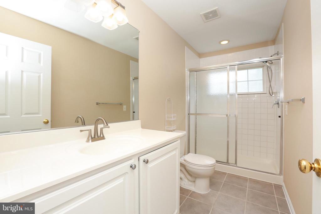 23098 Fontwell Sq