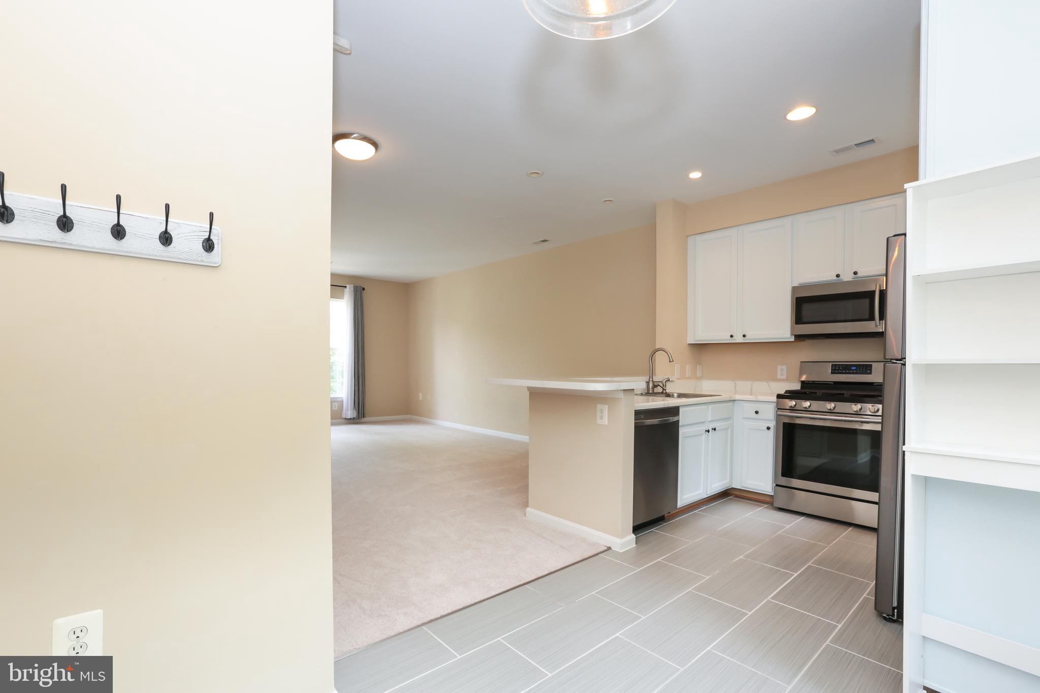 23098 Fontwell Sq