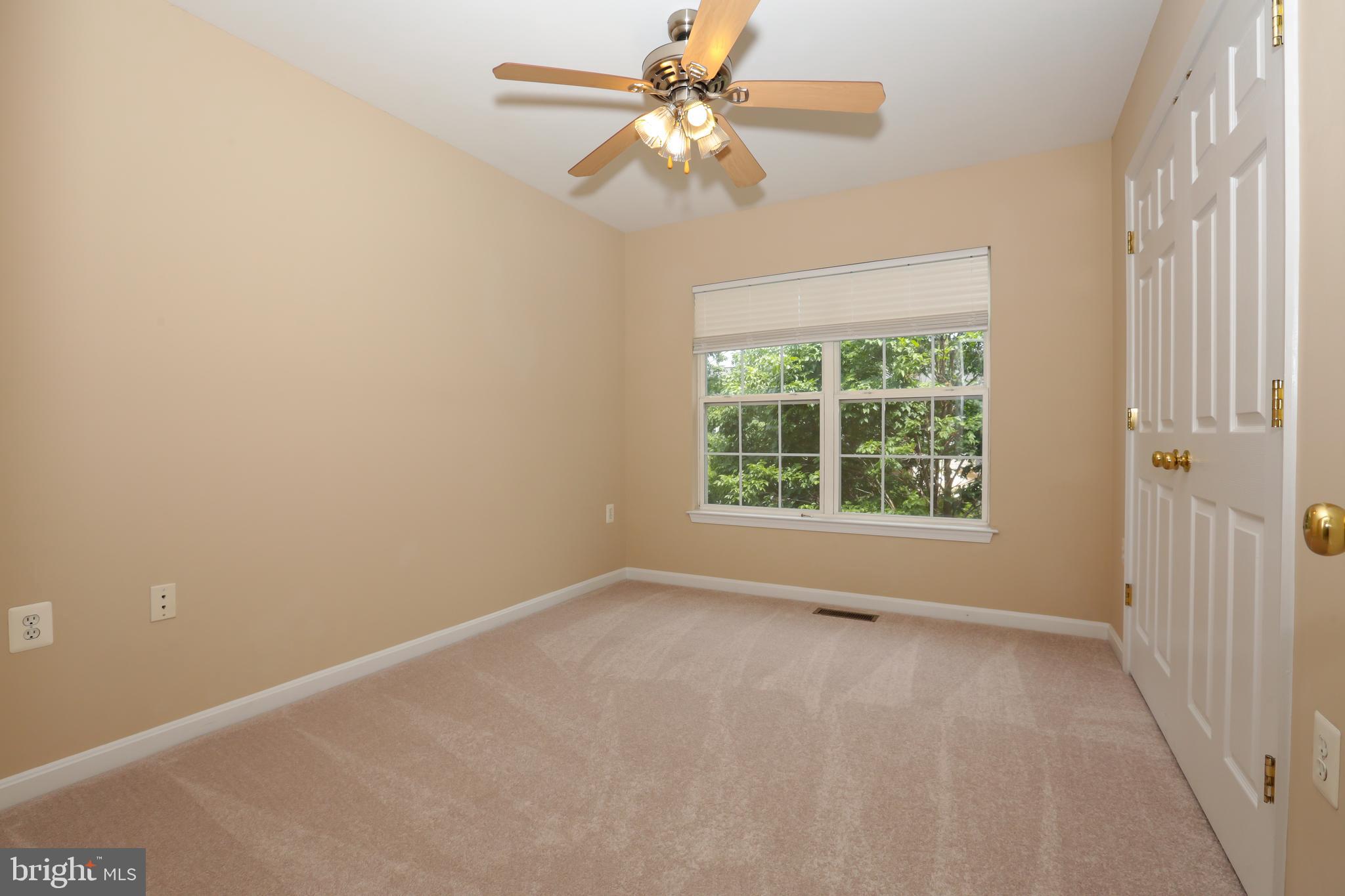 23098 Fontwell Sq