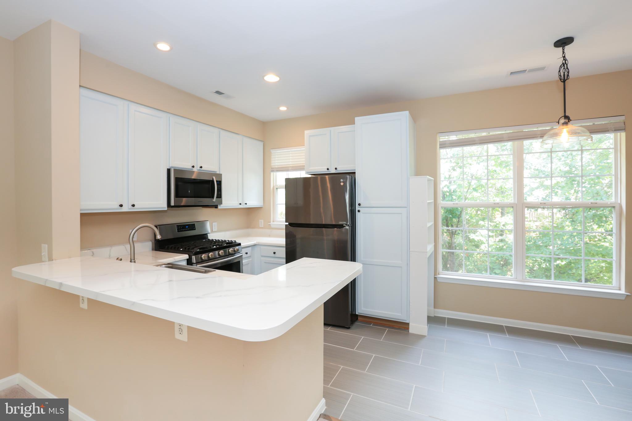 23098 Fontwell Sq
