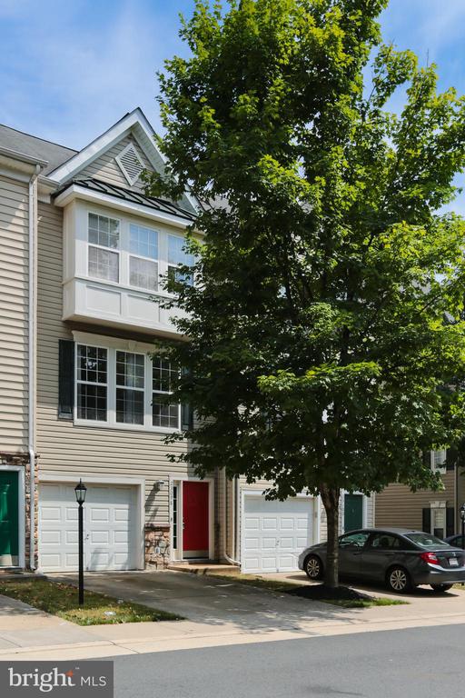 23098 Fontwell Sq