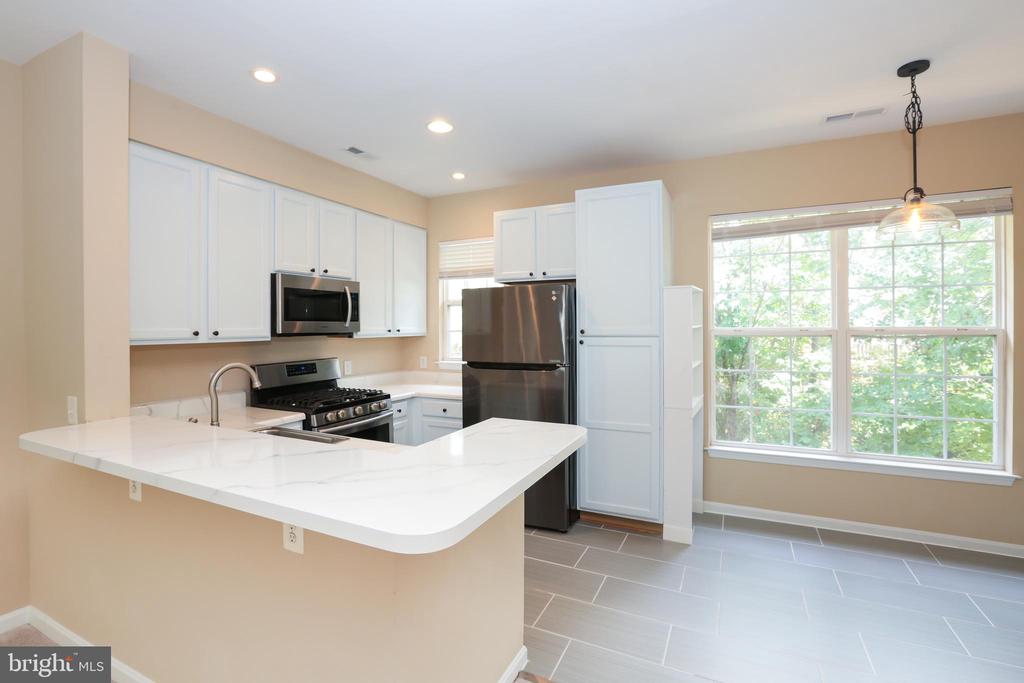 23098 Fontwell Sq