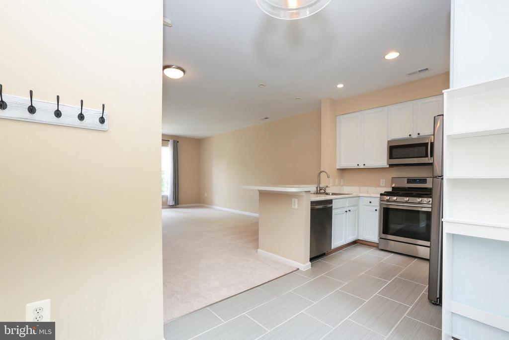 23098 Fontwell Sq