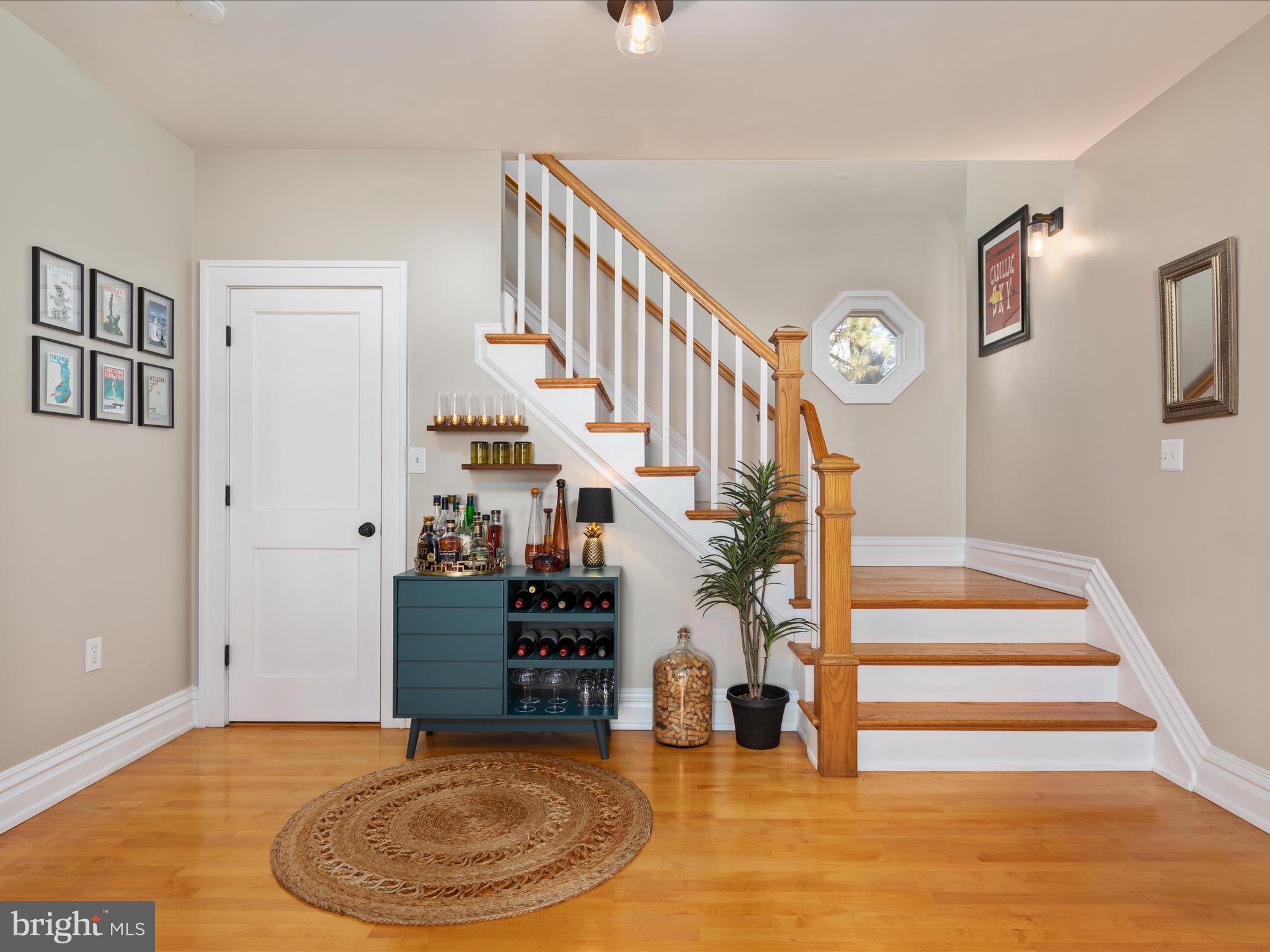 220 Queen St NE