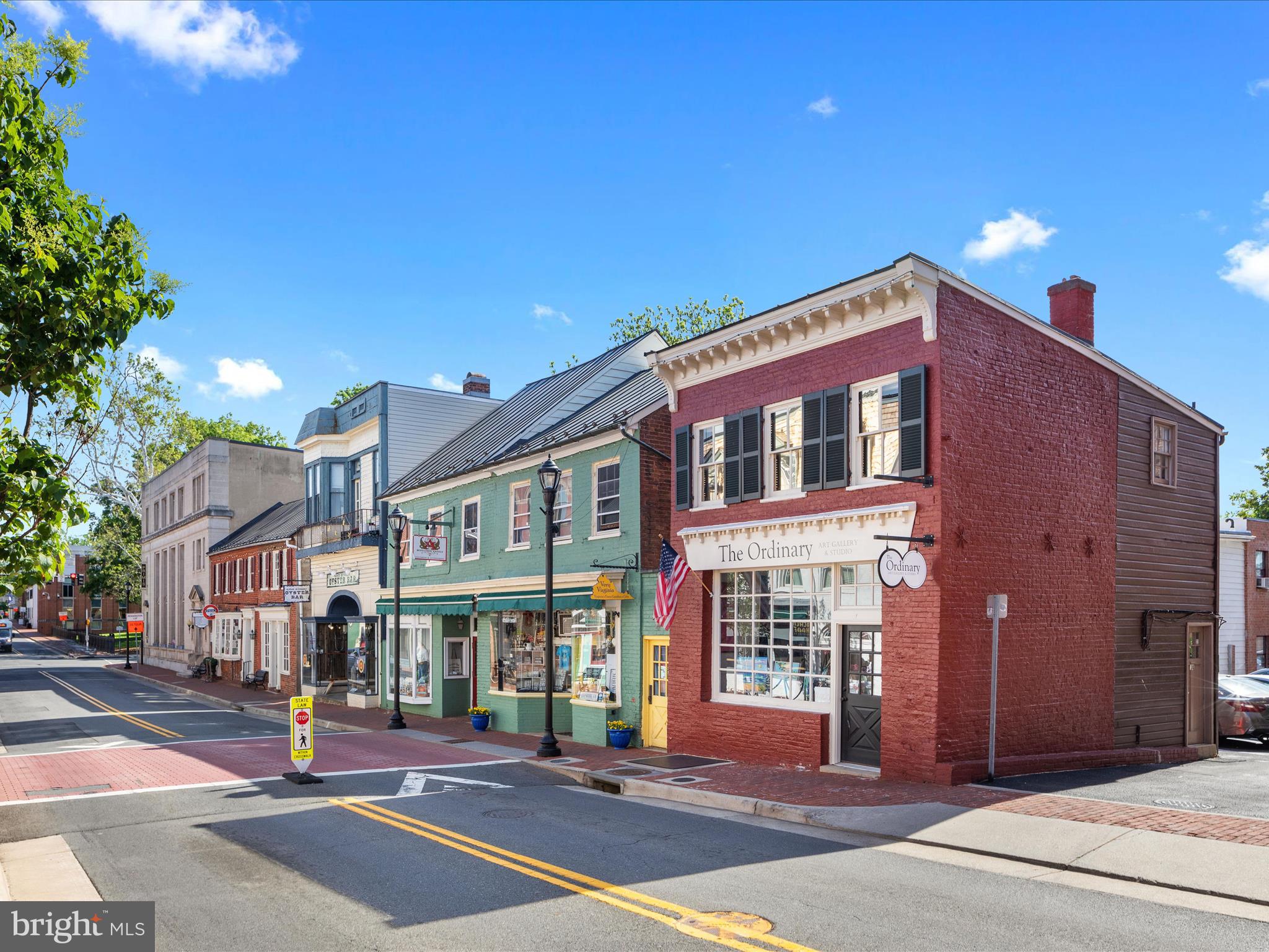 220 Queen St NE